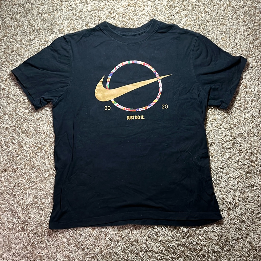 Mens Medium Nike Tshirt Mens Medium